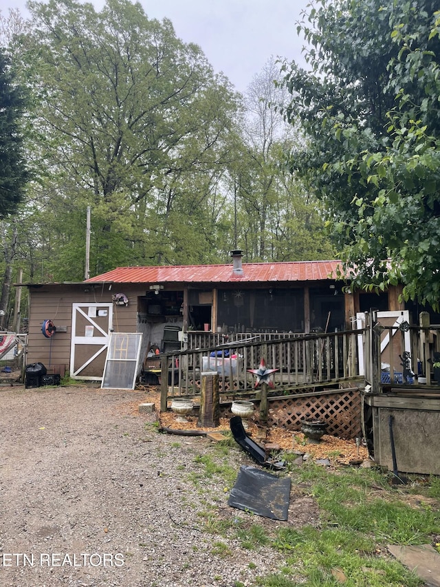 view of front facade with an outdoor structure and metal roof