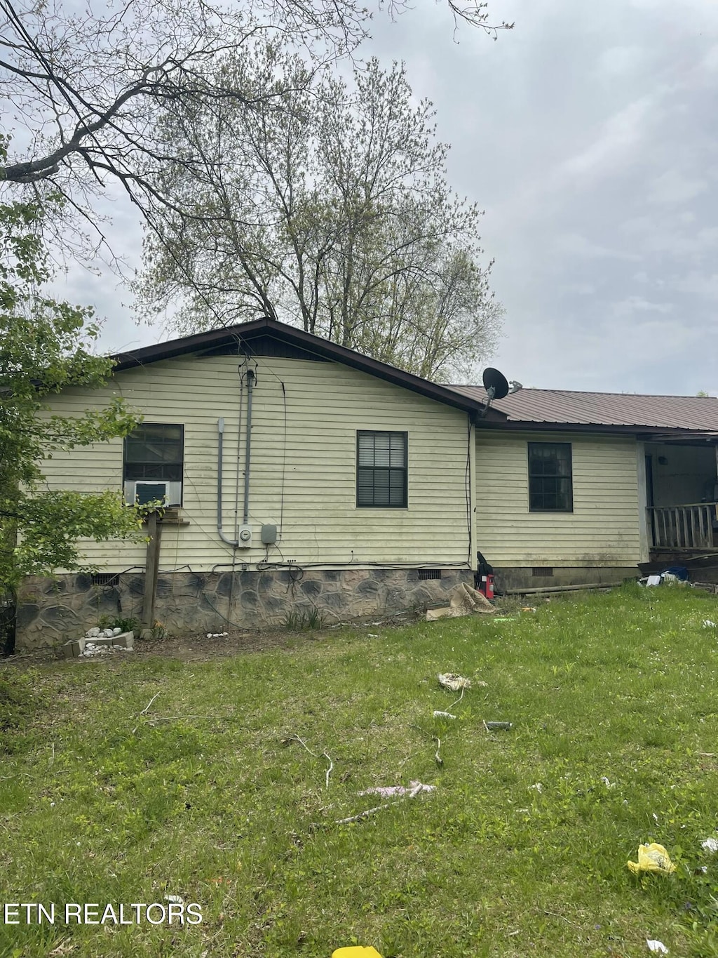1316 Ditney Trl, Pioneer, TN 37847 - view of side of home with crawl space and a yard