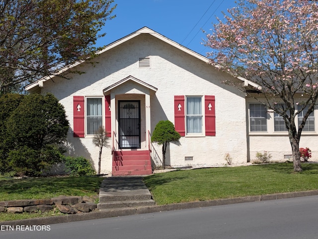 515 N 25th St, Middlesboro, KY 40965 - bungalow-style house featuring a front yard, crawl space, and stucco siding
