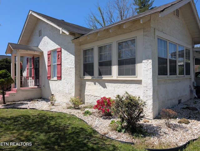 515 N 25th St, Middlesboro, KY 40965 - view of property exterior with stucco siding and crawl space