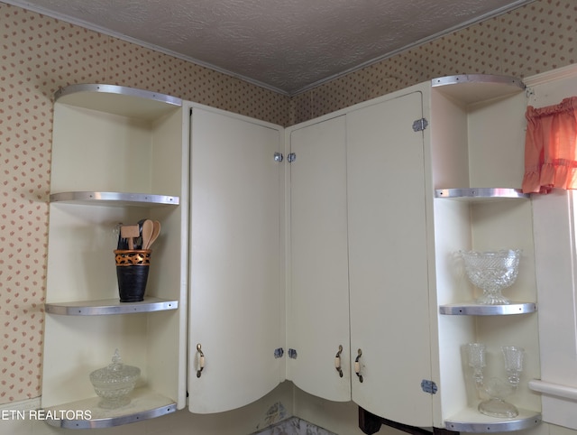 515 N 25th St, Middlesboro, KY 40965 - details with wallpapered walls and ornamental molding
