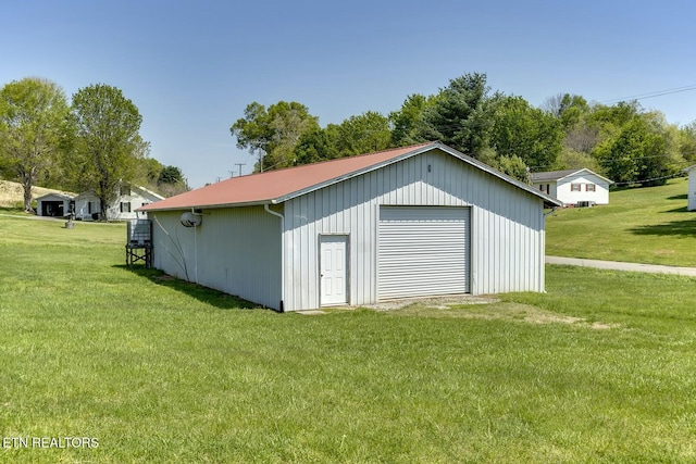 view of outdoor structure with an outbuilding