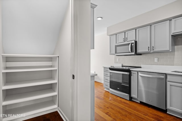 8411 Ivy Green Way, Knoxville, TN 37919 - kitchen featuring hardwood / wood-style floors, light countertops, gray cabinets, tasteful backsplash, and appliances with stainless steel finishes