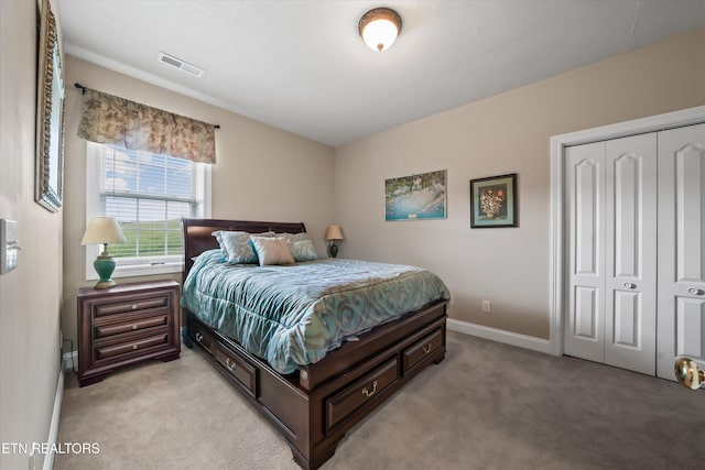 1079 Rarity Bay Pkwy, Vonore, TN 37885 - bedroom featuring baseboards, visible vents, a closet, and light colored carpet