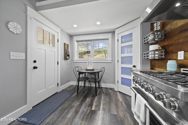 entryway featuring recessed lighting, baseboards, and dark wood-style floors