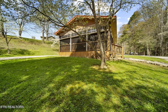 view of front facade with a front lawn