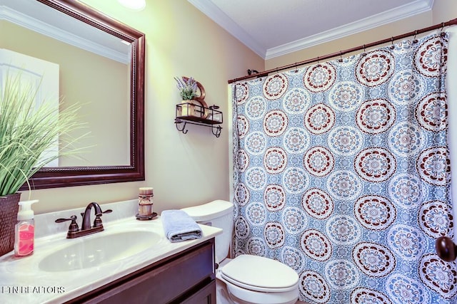 full bath featuring curtained shower, crown molding, toilet, and vanity