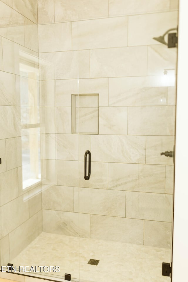 162 Wilderness Dr, New Tazewell, TN 37825 - full bath with a shower stall