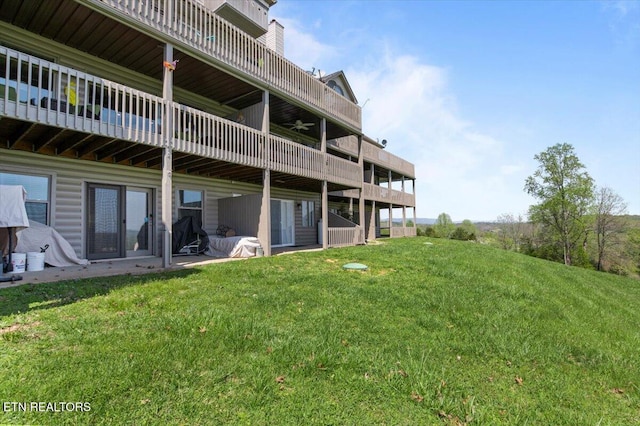 470 Deerfield Lndg Unit 5, Lafollette, TN 37766 - rear view of property featuring a ceiling fan and a yard