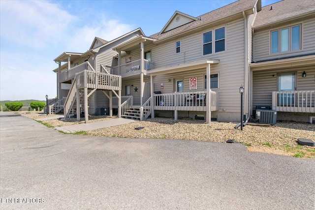 470 Deerfield Lndg Unit 5, Lafollette, TN 37766 - exterior space with central air condition unit and a porch