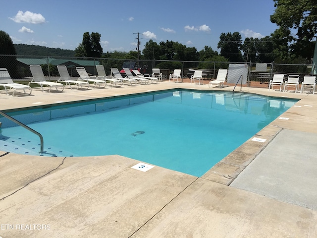 470 Deerfield Lndg Unit 5, Lafollette, TN 37766 - pool featuring fence and a patio area
