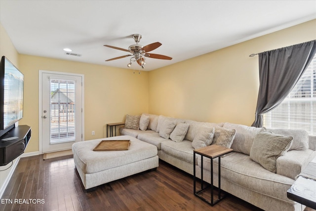 living room with dark wood finished floors, recessed lighting, baseboards, visible vents, and a ceiling fan