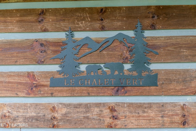 view of exterior details