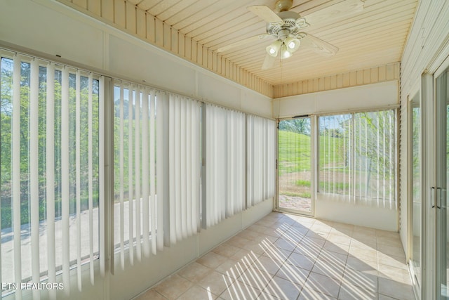 300 Willington Pl, Loudon, TN 37774 - unfurnished sunroom with ceiling fan