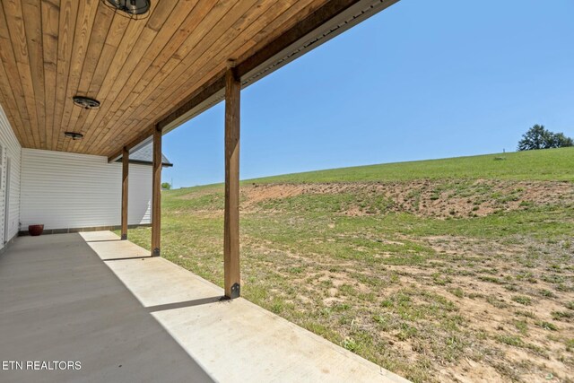 252 Old Middlesboro Hwy, Lafollette, TN 37766 - view of yard featuring a patio