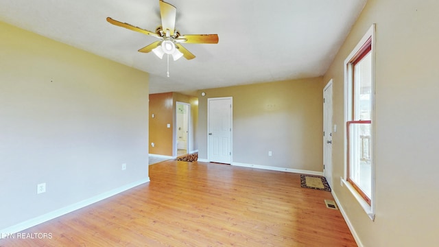 146 Sandy Hill Rd, Lafollette, TN 37766 - spare room with ceiling fan, baseboards, visible vents, and light wood-type flooring