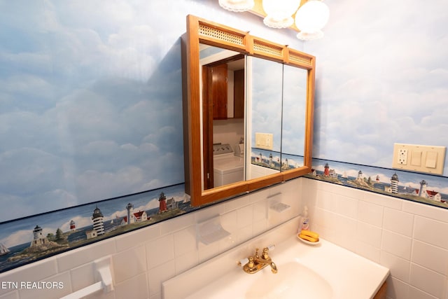 23 Windhaven Ln, Oak Ridge, TN 37830 - bathroom featuring washer and dryer, an inviting chandelier, and a sink
