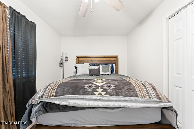 bedroom featuring ceiling fan