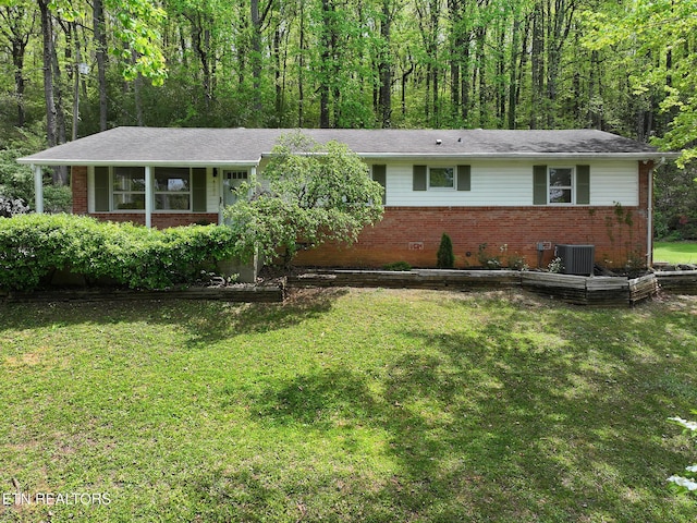 single story home featuring brick siding and a front lawn