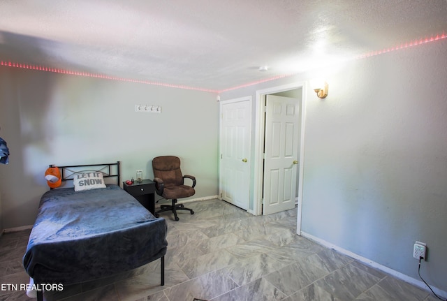 124 E Wadsworth Cir, Oak Ridge, TN 37830 - bedroom with baseboards