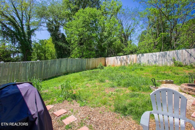 124 E Wadsworth Cir, Oak Ridge, TN 37830 - view of yard featuring a fenced backyard
