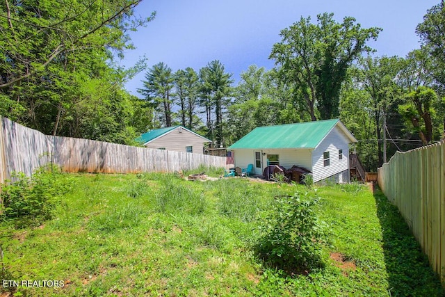 124 E Wadsworth Cir, Oak Ridge, TN 37830 - view of yard with a fenced backyard