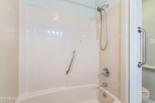 1109 Greywood Dr, Knoxville, TN 37923 - full bath featuring bathing tub / shower combination and toilet