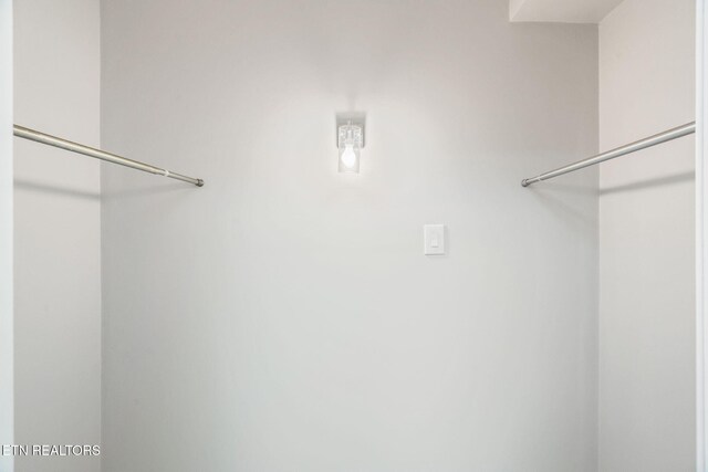 1109 Greywood Dr, Knoxville, TN 37923 - view of walk in closet