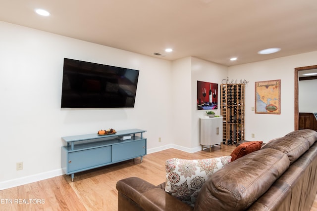 living room with wood finished floors, recessed lighting, visible vents, and baseboards