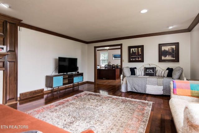 living room with crown molding, recessed lighting, dark wood-style flooring, and baseboards