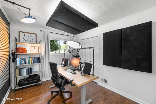 565 Hillcrest Cir, Etowah, TN 37331 - office area with baseboards, wood finished floors, visible vents, and ornamental molding