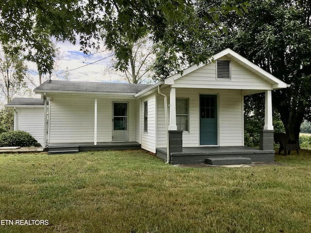 view of front of property with a front lawn and covered porch