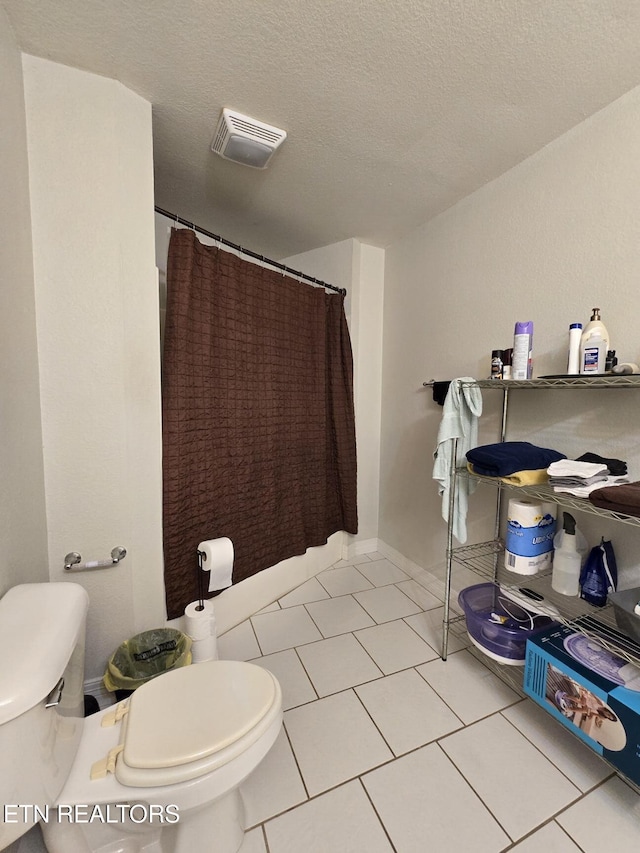 full bathroom with tile patterned flooring, visible vents, toilet, a shower with curtain, and a textured ceiling