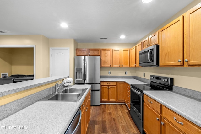 7143 La Christa Way, Knoxville, TN 37921 - kitchen with stainless steel appliances, visible vents, a sink, washing machine and dryer, and dark wood-type flooring