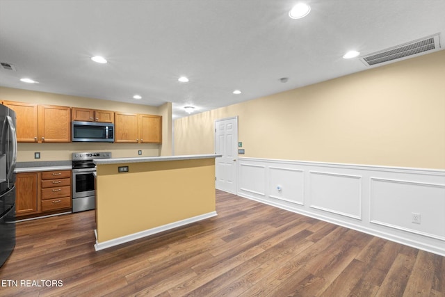 7143 La Christa Way, Knoxville, TN 37921 - kitchen featuring recessed lighting, light countertops, visible vents, wainscoting, and appliances with stainless steel finishes