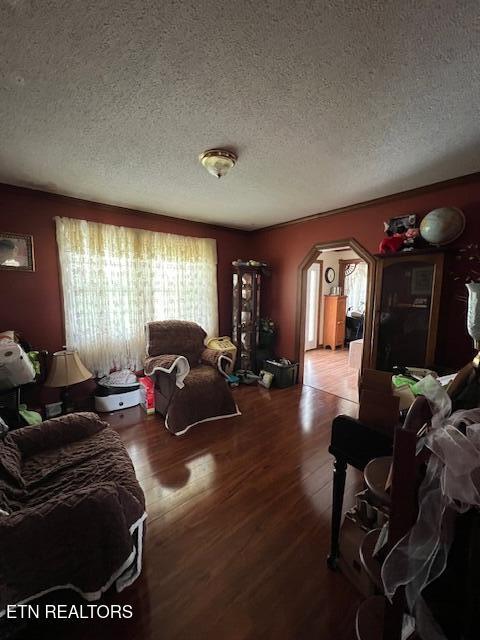 205 Hickory Ln, Jacksboro, TN 37757 - living area featuring arched walkways, a textured ceiling, and wood finished floors