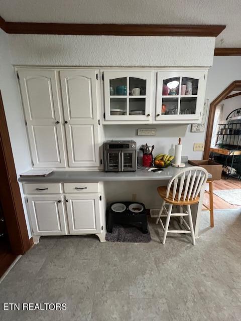 205 Hickory Ln, Jacksboro, TN 37757 - bar featuring ornamental molding