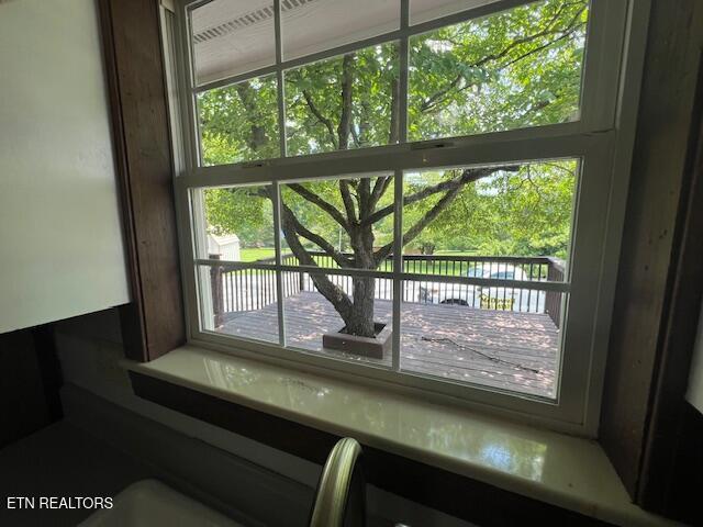 205 Hickory Ln, Jacksboro, TN 37757
