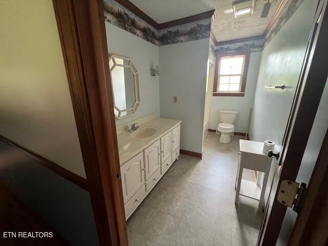 205 Hickory Ln, Jacksboro, TN 37757