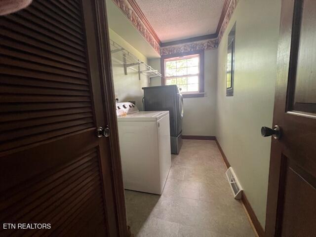 205 Hickory Ln, Jacksboro, TN 37757