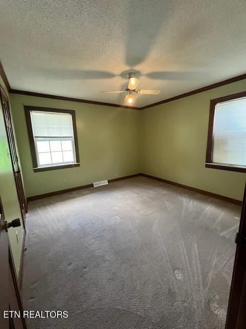 205 Hickory Ln, Jacksboro, TN 37757