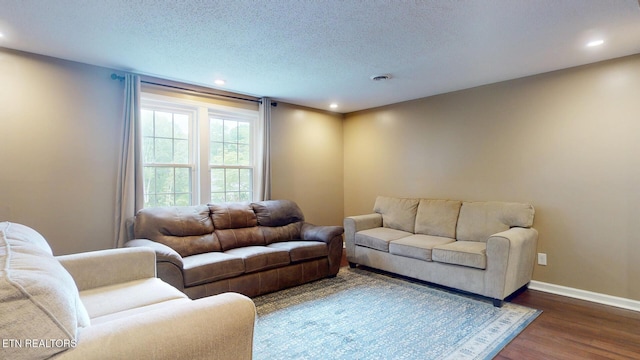 1624 Capitol Blvd, Knoxville, TN 37931 - living area featuring dark wood-type flooring, baseboards, a textured ceiling, and recessed lighting
