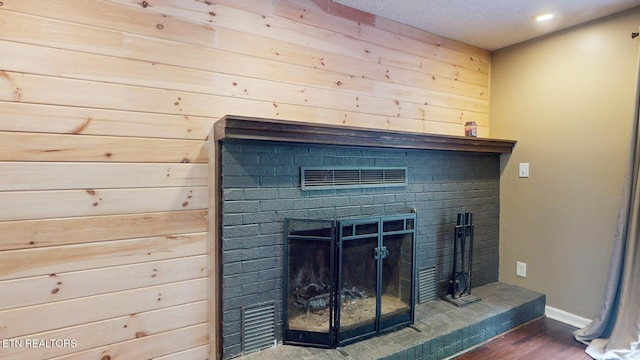 1624 Capitol Blvd, Knoxville, TN 37931 - detailed view of wood finished floors, a fireplace, baseboards, and recessed lighting