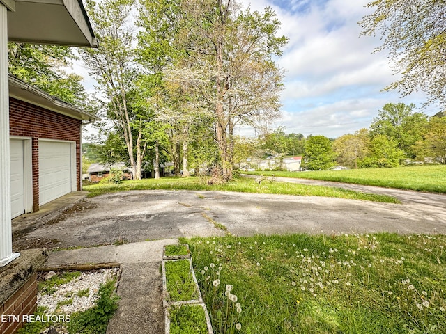 view of yard with a garage