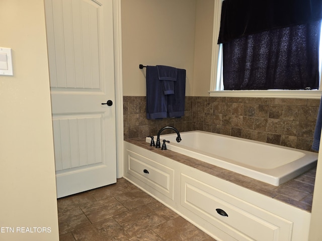 184 Danielle Ct, Harrogate, TN 37752 - bathroom featuring a bath