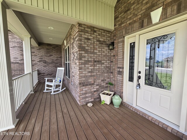 184 Danielle Ct, Harrogate, TN 37752 - wooden deck with a porch