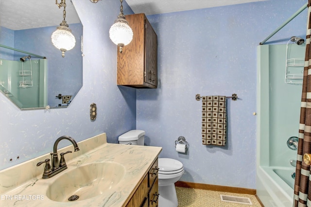 full bath featuring visible vents, toilet, vanity, baseboards, and shower / tub combo