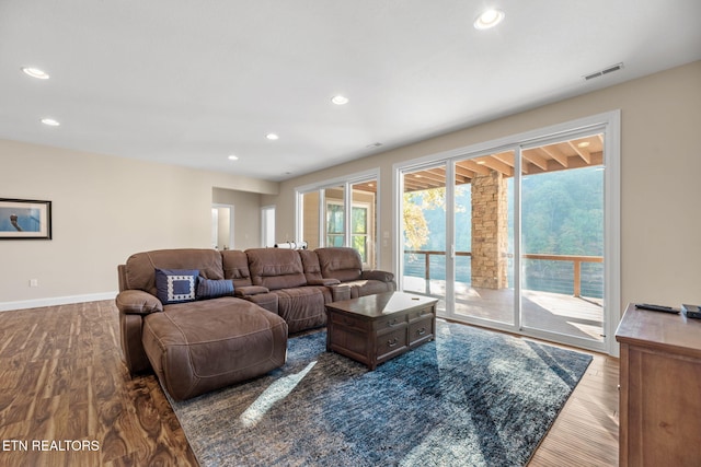 living area featuring baseboards, wood finished floors, visible vents, and recessed lighting