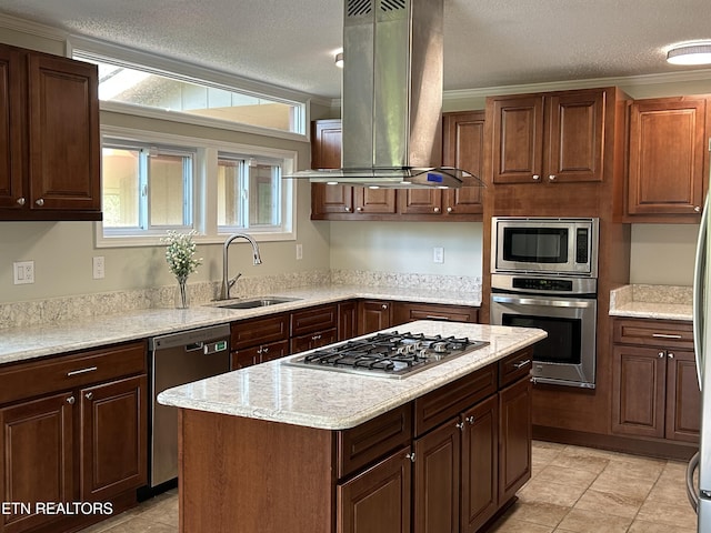 1713 Cardinal Dr, Gatlinburg, TN 37738 - kitchen featuring a sink, stainless steel appliances, island exhaust hood, a center island, and a textured ceiling