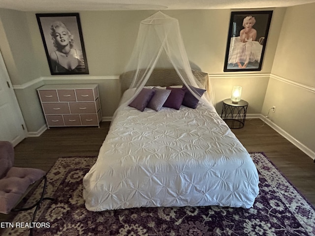 1713 Cardinal Dr, Gatlinburg, TN 37738 - bedroom with baseboards and wood finished floors